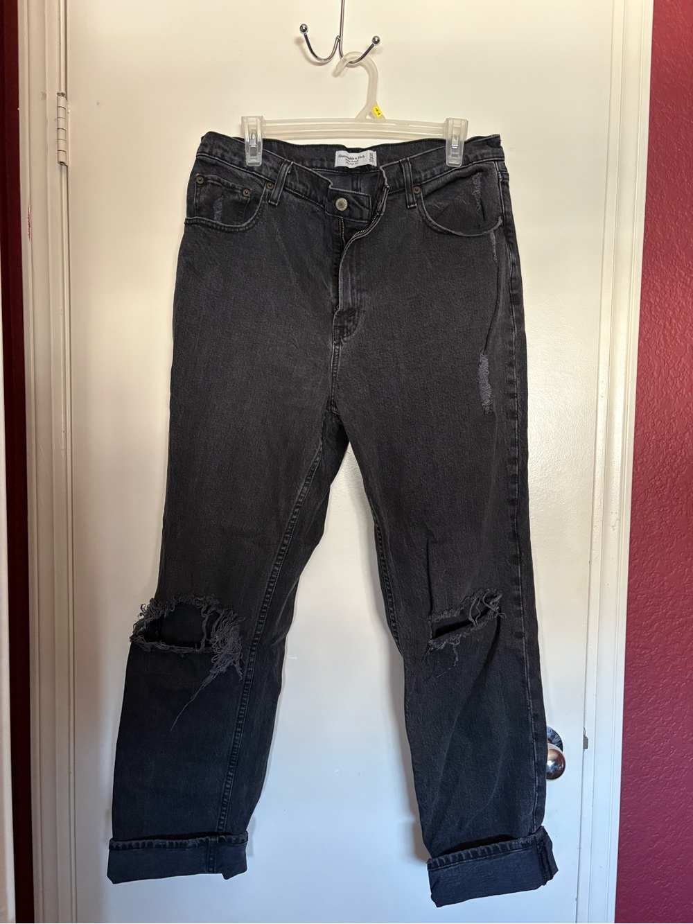 Abercrombie & Fitch Black Relaxed Women's Jeans with Knee Rips